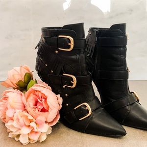 Shoe dazzle black heeled booties